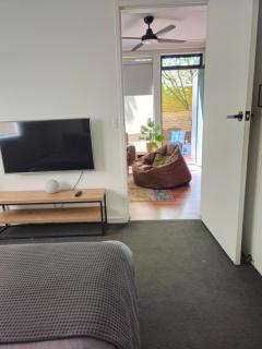 Quiet, Peaceful Northcote Unit - 2