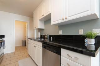 2 Bedroom Deluxe Apt with patio & Ocean View Venice MDR - 3