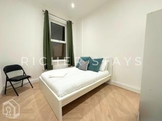 Stylish 4BR Home in Stratford, Garden and Parking - 7
