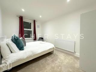 Stylish 4BR Home in Stratford, Garden and Parking - 1