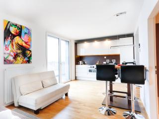 Penthouse Studio with Terrace and City View - 5 mins walk to Hauptbahnhof Train Station - 7