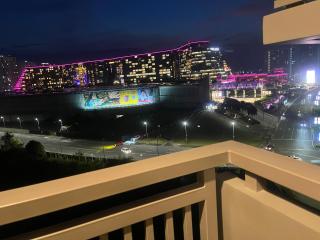 Seaview Family room fast WIFI Balconynear Airport Okada Complex 8B - 8