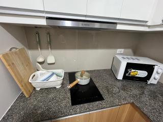 Seaview Family room fast WIFI Balconynear Airport Okada Complex 8B - 2