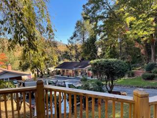 Mountain Aire Cottages, Inn, & Glamping - 0