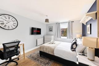 Elegant 2 Bedroom Apartment with Balcony - Near the High Street - Free Parking, Fast Wifi and Sky TV by Yoko Property - 8