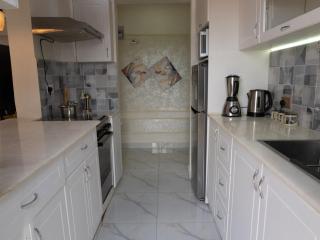 Star Haven 1BR Flat in Kololo - 4