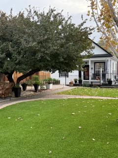 Historic Cottage, Modern Comforts & EV Charger - 0