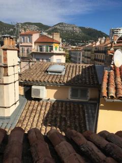 Au cœur du vieux Toulon au calme appartement rénové climatisé confortable étage élevé avec ascenseur proche parking et toutes commodités - Toulon - 0