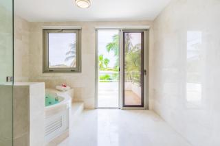 Villa Desiree - Luxury Golf-Course Villa with Pool, BBQ, Playground & Maid - 3