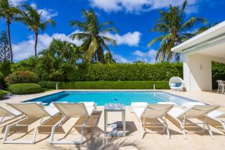 Villa Desiree - Luxury Golf-Course Villa with Pool, BBQ, Playground & Maid - 1