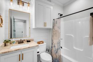 Waterfront Escape with Dock, ping pong, games and more - 5