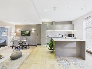 Stylish Mews House, Private Garden, Sleeps 4, Central Location - 3