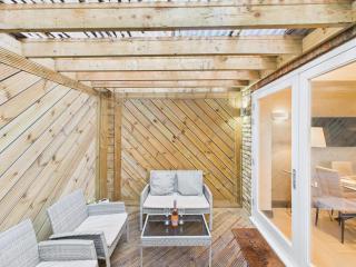 Stylish Mews House, Private Garden, Sleeps 4, Central Location - 4