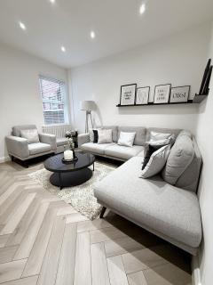 The Manchester Haven Sleeps 10 Near City Centre Breakfast hamper included - 8