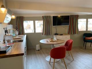 Au cœur du vieux Toulon au calme appartement rénové climatisé confortable étage élevé avec ascenseur proche parking et toutes commodités - Toulon - 6