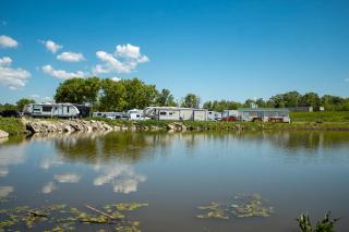 Peaceful Pondside Stay - 0