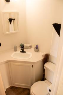 Peaceful Pondside Stay - 4