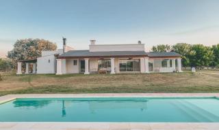 Las Lilas, una estancia con el encanto del campo argentino - 0