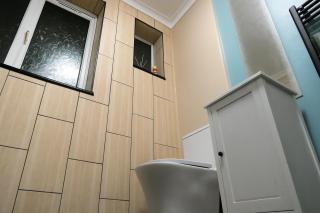 Spacious 3 Bed Maisonette close to Salford Quays and Manchester with Smart TVs and Netflix perfect for families and contractors - 3