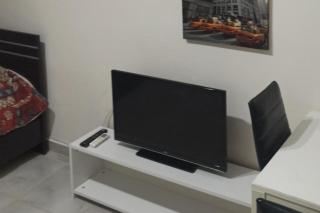 Apartment Sleeps 2 Free Street Parking - 9