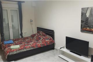 Apartment Sleeps 2 Free Street Parking - 8