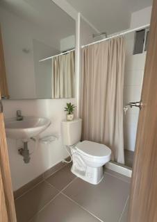 Comodo Apartamento con Ubicacion Central - 4