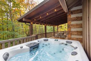 Cabin Chateau- Modern Escape with Outdoor Living area with Fireplace & Hot Tub - 9
