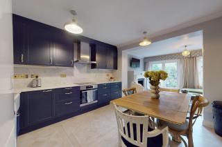 Spacious 2-Bed House Near Shepherds Bush Tube - 9