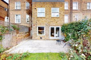 Spacious 2-Bed House Near Shepherds Bush Tube - 6