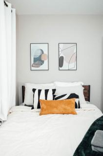 Modern & Spacious Stay by Northwestern Hospital Bronzeville - 9