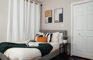 Modern & Spacious Stay by Northwestern Hospital Bronzeville - 7