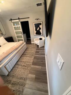 Spacious, Luxe Four bedroom House with Pool 15 mins away from Fort Lauderdale Airport, Beaches and Shops! - 1