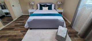 Modern Peaceful Getaway 9 Min to Beach Fast Wi-Fi - 1