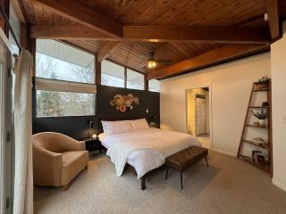 Balcony-BBQ-Firepit-FENCE-King-Full kitchen-Pets - 6