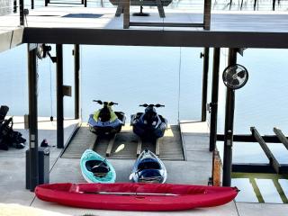 Lakefront Luxury Home in Texas Hill Country With scenic views and loaded with amenities - 7