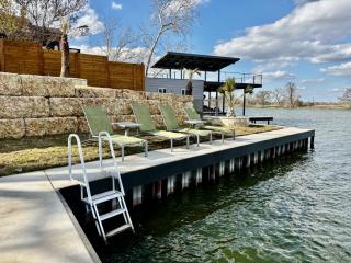 Lakefront Luxury Home in Texas Hill Country With scenic views and loaded with amenities - 8