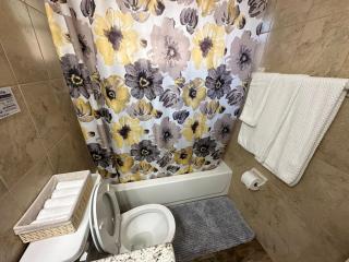 Modern Peaceful Getaway 9 Min to Beach Fast Wi-Fi - 3