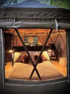 Nature Escape in Luxury Yurt Retreat with Lake & Park - 0