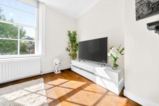 Modern London Apartment in Millennium Quay Walk to Cutty Sark DLR & 02 Arena Excellent Transport Links - 6