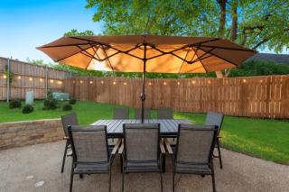 5BR Luxury Stay Dive into Pool & Theater Fun - 1