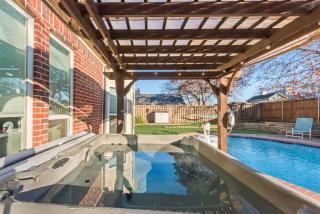 5BR Luxury Stay Dive into Pool & Theater Fun - 1