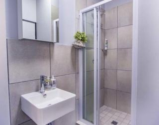 Boetie & Sons Sandton Stay - 8