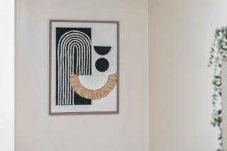 Spacious 3BR Apartment, 6 Beds, Free Parking, Fast WIFI - 4