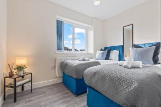 Spacious 3BR Apartment, 6 Beds, Free Parking, Fast WIFI - 0