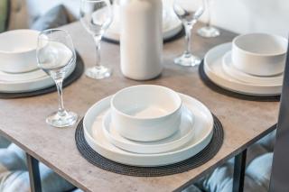 Spacious 3BR Apartment, 6 Beds, Free Parking, Fast WIFI - 7