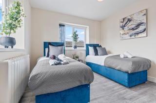 Spacious 3BR Apartment, 6 Beds, Free Parking, Fast WIFI - 4