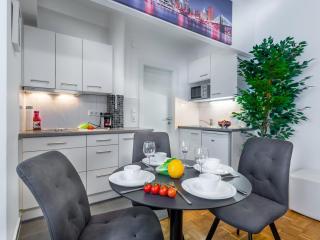 Superior Studio at St Stephen's Cathedral City Center - 1 min walk to Vienna City Center - 3