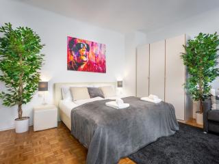Superior Studio at St Stephen's Cathedral City Center - 1 min walk to Vienna City Center - 7