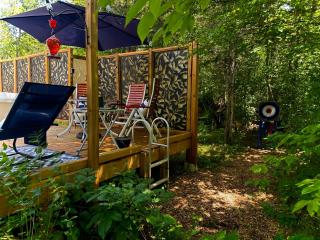 Lake Escape in Cozy Boathouse Surrounded by Forest - 6