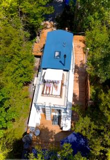 Lake Escape in Cozy Boathouse Surrounded by Forest - 5